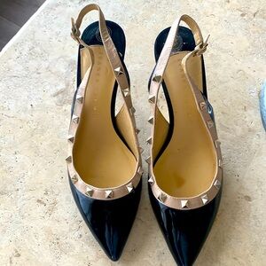 IVANKA TRUMP BLACK PATENT HEELS WITH BEIGE TRIM SIZE 7